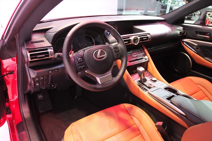 レクサスRC（コックピット周辺部）