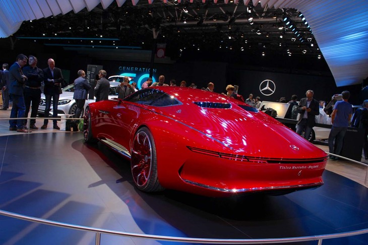 もう一度「ビジョン・マイバッハ・メルセデス6」。AピラーからCピラーに続くラインは、紅旗のほうが意外にダイナミックだ。