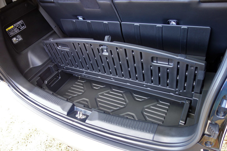 スズキ・クロスビー ハイブリッドMZ（ラゲッジルーム）