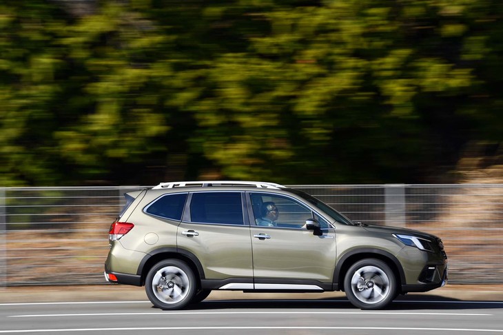 モーター駆動で走りだせる「フォレスター アドバンス」だが、「e-BOXER」には“EV的な走り”はさほど期待することはできない。