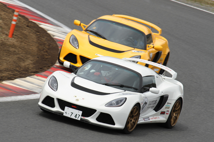 LOTUS CUP JAPAN第1戦で、2位に入ったゲストドライバーの中山友貴選手に次いで、終始激しい3位争いを展開した2台の「エキシージS（V6）」。