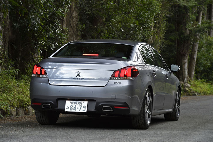 「508」シリーズにはこれまで1.6リッターのガソリンターボエンジンが搭載されてきたが、今後は2リッターBlueHDi専用モデルになる予定。「508GT BlueHDi」の車両価格は434万円。