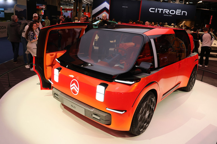 今回は「第50回レトロモビル」の会場リポートを。シトロエンは、2026年1月のブリュッセルショーで公開した最新コンセプトカー「ELO」を、ブランドの故郷フランスで初披露した。