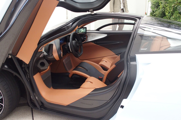 マクラーレン・スピードテール（キャビン）