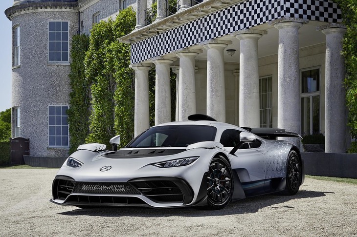 メルセデスAMGが開発したハイパーカー「ONE」も最高出力は1000PSオーバー。同モデルのパワートレインは、1.6リッターV6ターボエンジンに4つのターボを組み合わせる。