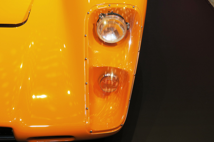 マクラーレンM6GT 1969年（ヘッドランプ）