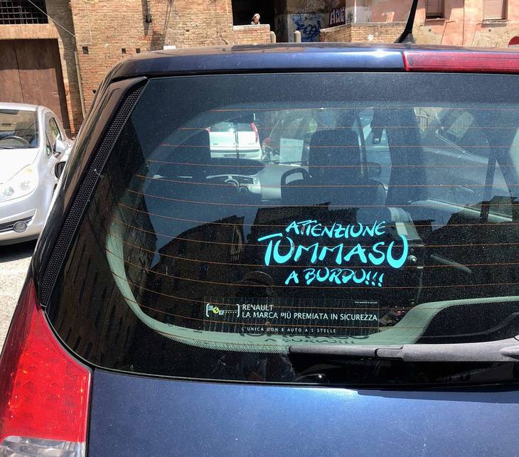 写真3：「気をつけろ、トマーゾ乗車中!!!」