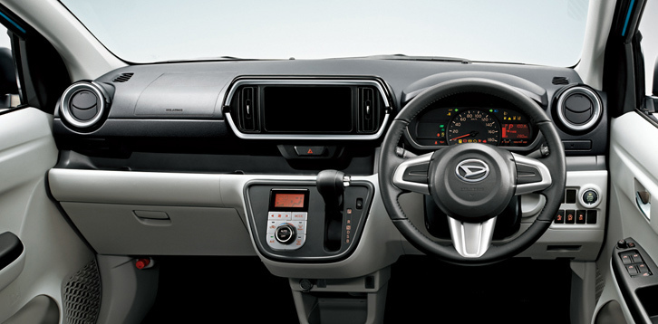 「ブーンX“Gパッケージ SA II”」のインストゥルメントパネルまわり。