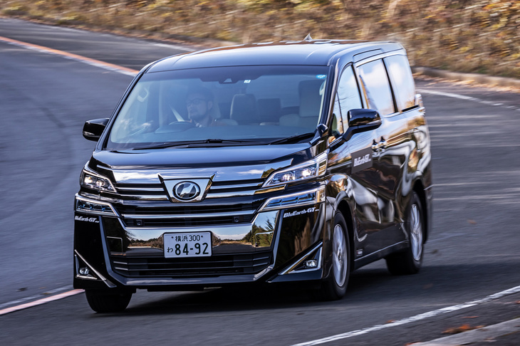 「BluEarth-GT AE51」はミドルクラスセダンのほか、大型のミニバンもターゲットとなる。箱根ターンパイクでは、トヨタの「アルファード」でも走行テストを行った。