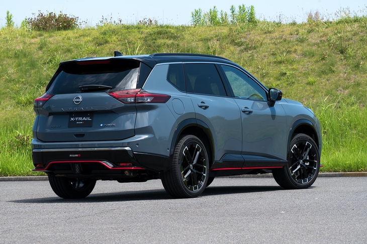電動駆動4輪制御技術「e-4ORCE」はリアへの駆動配分を増やした「NISMO」専用のセッティング。フロントタイヤをより旋回方向に使う制御としている。