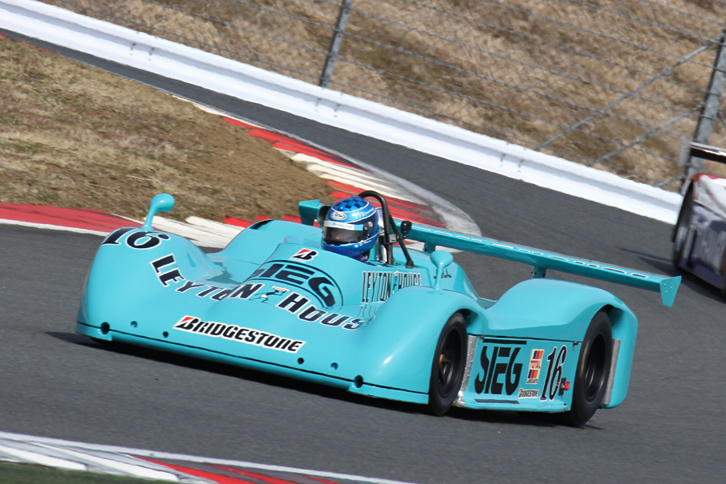 「レイトンハウス・マーチ」。1980年代に日本のレース界を風靡（ふうび）し、英国のレーシングカーコンストラクター「マーチ」と組んでF1参戦も果たしたレイトンハウス。懐かしのレイトンカラーをまとったこれは、故・萩原 光選手のドライブで富士GCに出走したマシンだという。