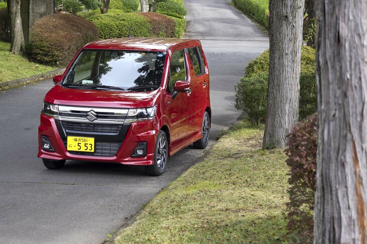 「スズキ・ワゴンRカスタムZ」のラインナップは自然吸気エンジン搭載の「ハイブリッドZX」とターボエンジンの「ハイブリッドTX」の2種類。