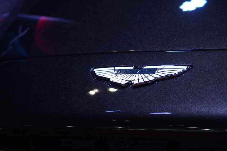 アストンマーティンDBX