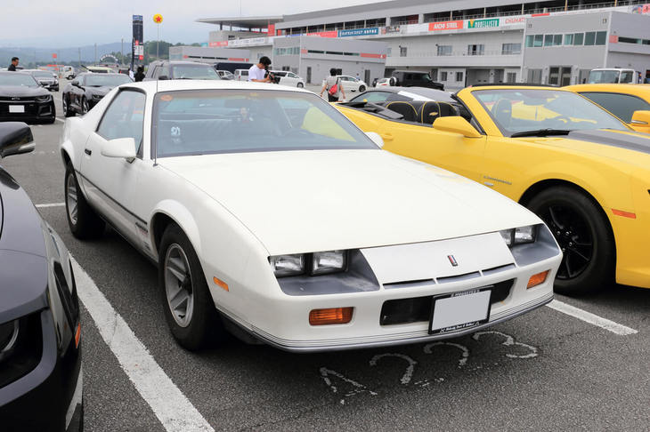 こちらは1982年に登場した「サードカマロ」こと3代目「シボレー・カマロ」。