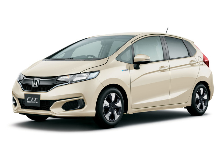 「プレミアムアイボリーパール」（写真）も特別仕様車専用色としてラインナップされる。