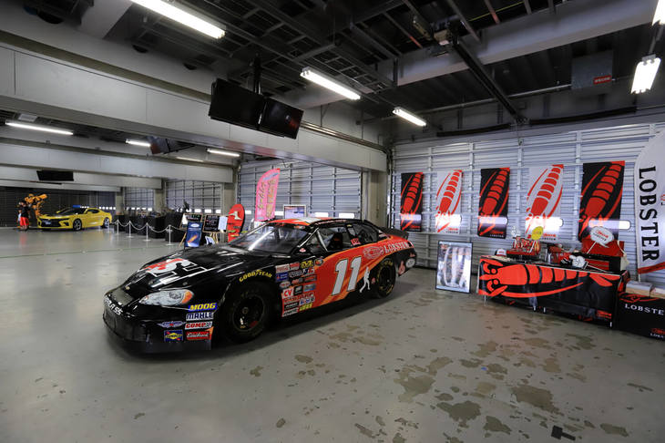 古賀琢麻選手がドライブする“本物”のナスカーも、古賀選手の活動をサポートするロブテックスの工具とともに展示されていた。