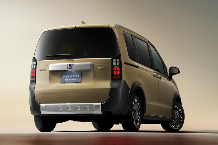 力強く遊び心にあふれるデザインが採用される「フリード クロスター」。