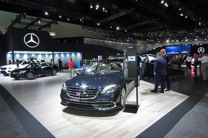 ロサンゼルスモーターショー2017のメルセデス・ベンツブースの様子。