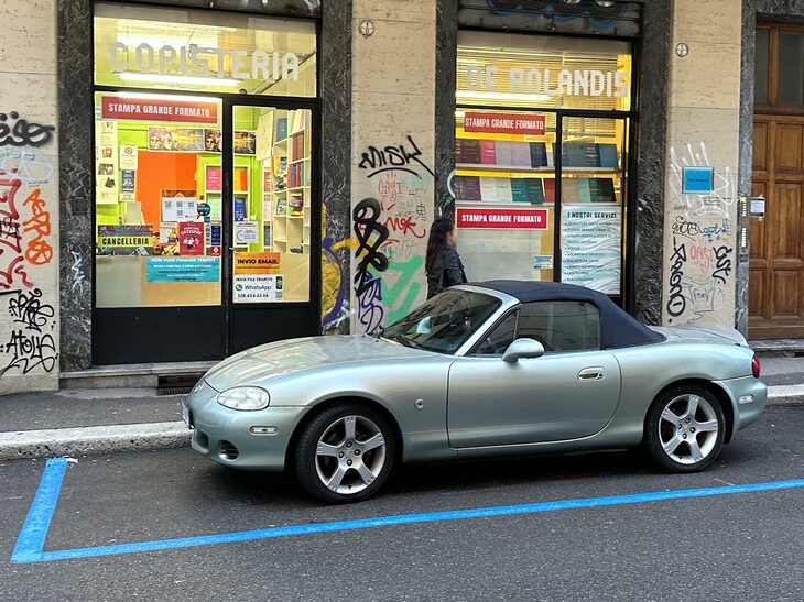 「マツダMX-5（NB）」。2024年ボローニャで。