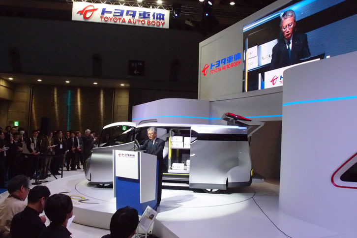 トヨタ車体のブース（プレスカンファレンスの様子）