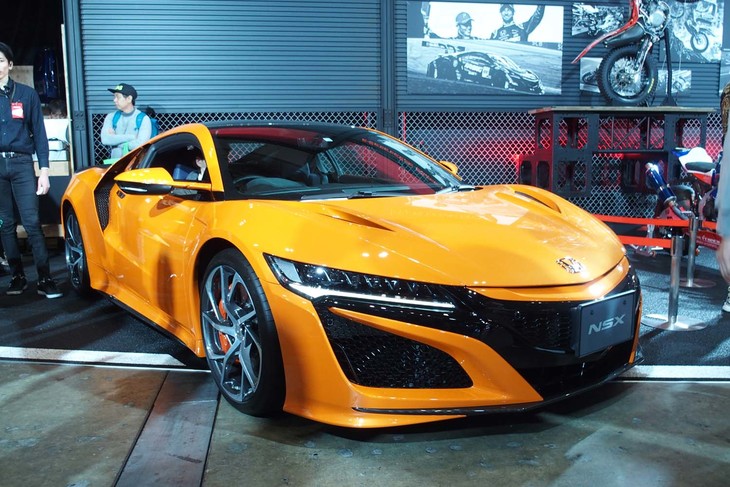 「NSX」は2018年10月25日発表の改良モデルを展示。