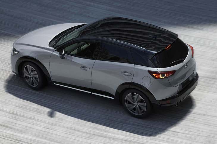 プロポーションにおける「レクサスLBX」と「マツダCX-3」の大きな違いは、やはりリアフェンダーの迫力だ。この写真と、本稿1ページ2枚目の写真を比べればわかりやすいが、スポーツカーばりにフェンダーが張り出したLBXに対し、CX-3のそれは実に控えめだ。