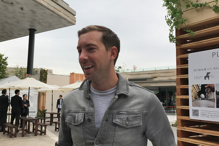 ペーパーアーティスト兼フォトグラファーのPaperboyoさん。