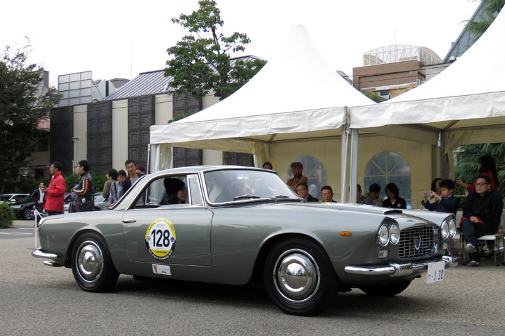 1962年式「ランチア・フラミニアGT ツーリング 3C」。フラミニアはランチアの大型高級モデルで、「GT」と呼ばれる2ドアモデルにはイタリアのカロッツェリア、ツーリングのボディーが架装された。