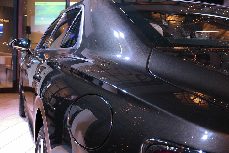 ベントレー・フライングスパー ハイブリッド（ショルダーライン）