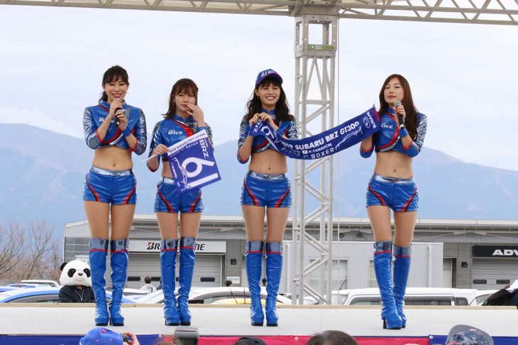 STI MOTORSPORT DAYには、SUBARU BRZ GT GALSとしておなじみのBREEZEの4人も登場。左から平野杏梨さん、あやき いくさん、津田知美さん、江藤菜摘さんだ。
