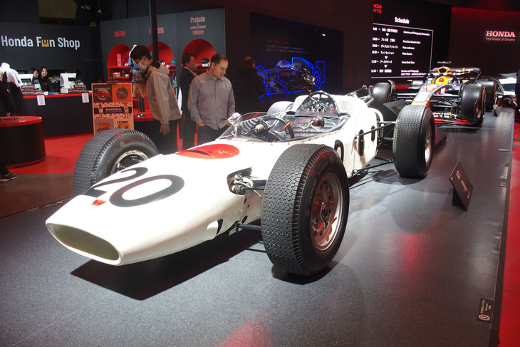 ホンダブースに展示された1964年のF1初参戦車両「RA271」。