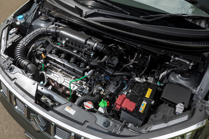 エンジンには、1気筒につき2本のインジェクターを備えた「K12C」型1.2リッター直列4気筒を採用。91PSの最高出力と118N・mの最大トルクを発生する。