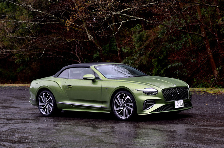 【ベントレー・コンチネンタルGTCスピードのスペック】
	ボディーサイズ：全長×全幅×全高＝4895×1966×1392mm／ホイールベース：2848mm／車重：2636kg／駆動方式：4WD／エンジン：4リッターV8 DOHC 32バルブ ツインターボ／トランスミッション：8段AT／エンジン最高出力：600PS（441kW）/6000rpm／エンジン最大トルク：800N・m（81.6kgf・m）/2000-4500rpm／モーター最高出力：190PS（140kW）／モーター最大トルク：450N・m（45.9kgf・m）／システム最高出力：782PS（575kW）／システム最大トルク：1000N・m（102.0kgf・m）／タイヤ：（前）275/35ZR22 104Y／（後）315/30ZR22 107Y（ピレリPゼロ）／燃費：10.6リッター/100km（約9.4km/リッター、WLTPモード）／価格：4312万円
	
	【取材時の燃費データ】
	テスト距離：326.6km（市街地1：高速道路7：山岳路2）／使用燃料：52.5リッター（ハイオクガソリン）／参考燃費：6.2km/リッター（満タン法）／7.8km/リッター（車載燃費計計測値）