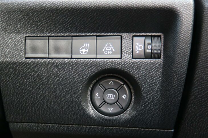 シトロエンC4シャイン（スイッチパネル）