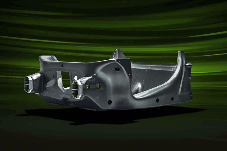 「アルトゥーラ」の核となる「マクラーレン・カーボン・ライトウェイト・アーキテクチャー」は、カーボン材とアルミ材で構成されている。このシェルを採用したマクラーレン車は、同モデルが初となる。