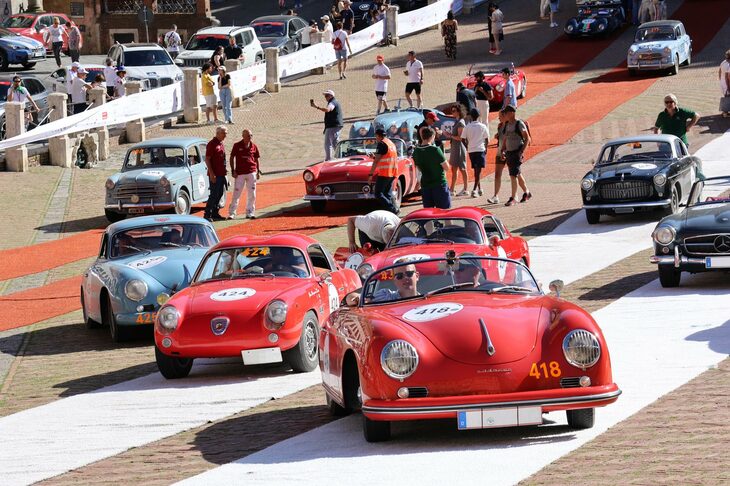 シエナのカンポ広場は、会期4日目のチェックポイントの1地点として設定された。