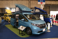 20台限定の「フリード＋DOG LOVER」。車両価格はガソリン車（10台）が389万0160円、ハイブリッド車（10台）が426万6600円。