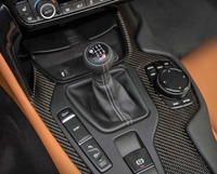 写真のシフトノブは、6段MT仕様の「トヨタ・スープラRZ」のもの。パーキングブレーキは電気式となっている。