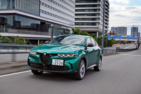 ドライブモードが「N」の状態では、「トナーレ」は積極的にEV走行を行い、バッテリー残量が一定以下となるとハイブリッド走行主体に移行する。