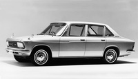 1967年「いすゞ・フローリアン」。6ライトのサイドウィンドウと異形2灯ヘッドライトが特徴的な欧州調のサルーンだった。