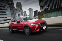 外装関連では、これまで上級グレードのみの装備だったLEDヘッドランプと18インチアルミホイールが、エントリーグレードの「XD」にも設定された。