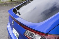 ボディーのリアエンドはリップスポイラー状に処理されている。