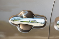 スライドドアのハンドルにはドアの移動方向（開けるか閉めるか）を指定できるスイッチが備わっている。