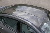 「Mカーボンルーフ」は標準装備となっている。