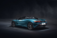 最高出力720ps、最大トルク770Nmの4リッターV8ツインターボを搭載する。