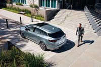 「ルノー・メガーヌ」に特別仕様車「インテンス ファーストエディション」が登場の画像