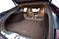 後席を畳むと、荷室容量は最大で1390リッターまで拡大する。