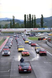 2017年5月、イタリア北部にあるヴァラーノサーキットで催されたアバルトデイの様子。