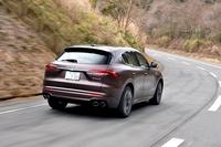 「グレカーレ」のBSGは発進時にクランクシャフトをアシストするのみで、蓄えた電気のほとんどを「eBooster」で使う仕掛け。高効率性よりもエンジンパフォーマンスの底上げに徹したマイルドハイブリッドだ。