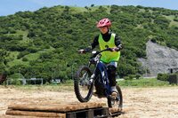 電動バイクの機種は2つあり、125ccクラス相当のパワーと高い悪路走破性を持つ「ライトビーX」と、50ccクラス相当のパワーで軽量コンパクトな車体が特徴の「ライトビーS」から選べる。